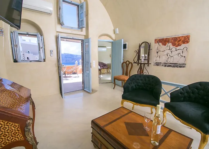 Oia (Santorini) Luxury Villas